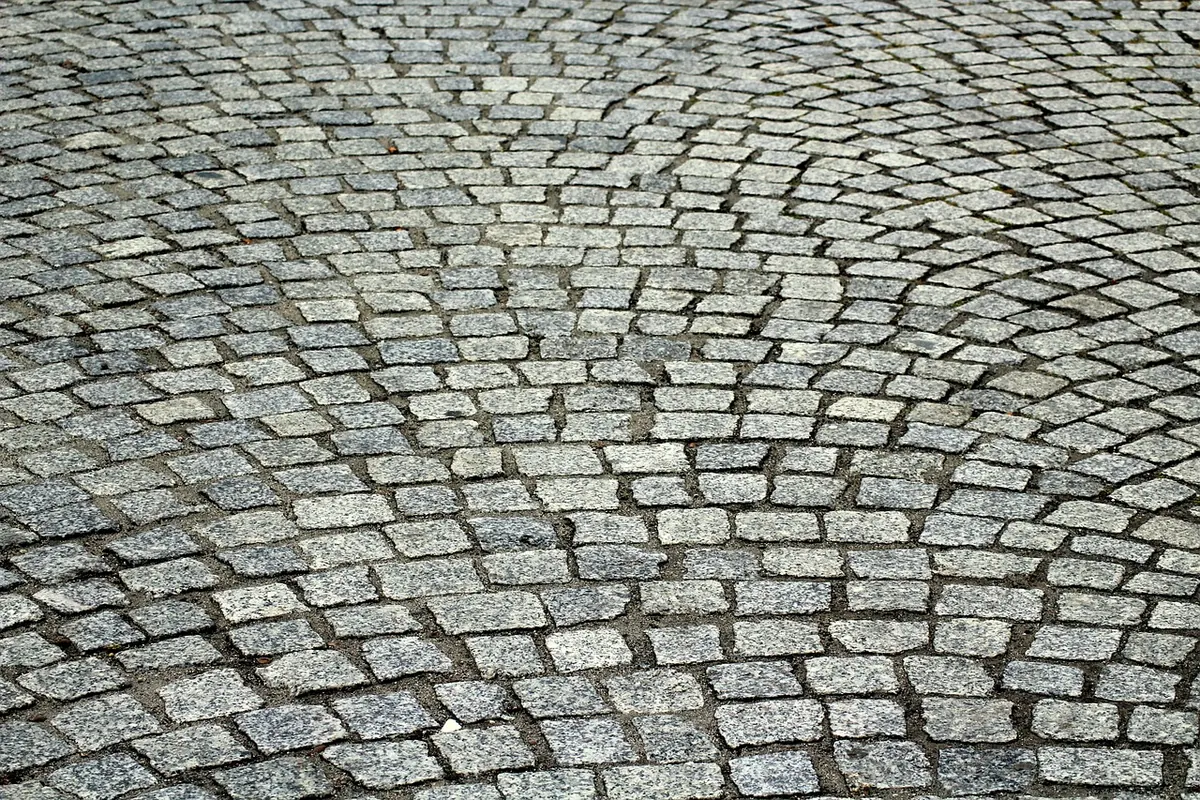 Cobbles vs Setts: An Explainer on Britain's Stone Street Surfaces